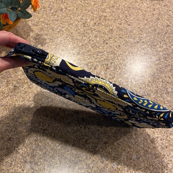 Vera Bradley Tablet Zip Quilted Case Ellie Blue Floral Elephant Pattern - Picture 12 of 17